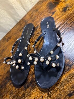 ALDO Black Pearl-Accent Bow Flat Sandals